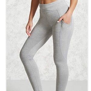 Leggings with pockets